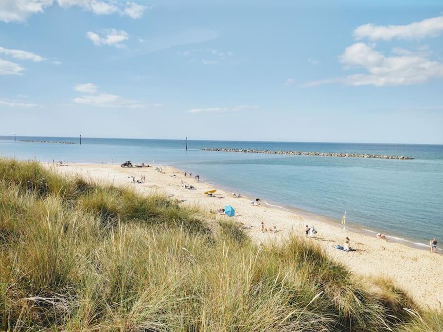 Dune Roamin': Sea Palling's Treasure - Now With Tv Apartment Norwich